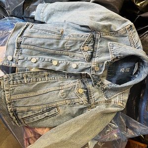 Gap kids denim jacket worn in very good condition kids XS